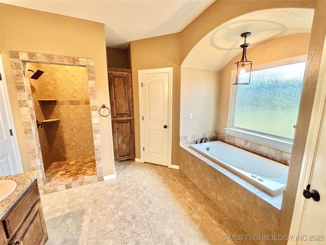 1714 E Old Military Road, Stigler, OK 74462