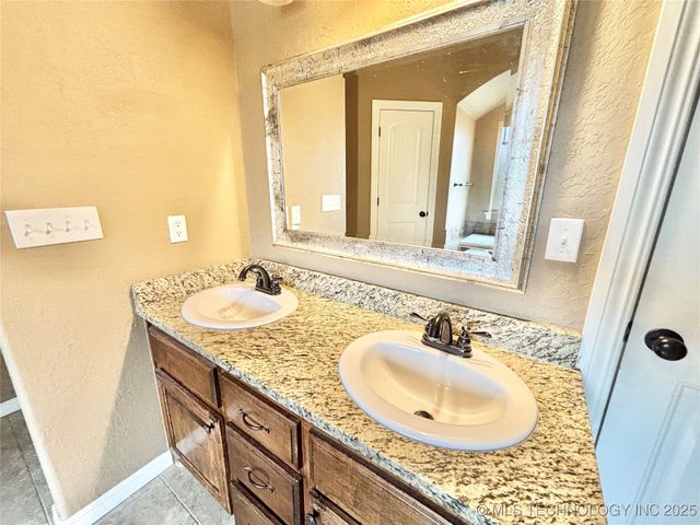 1714 E Old Military Road, Stigler, OK 74462