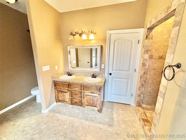 1714 E Old Military Road, Stigler, OK 74462