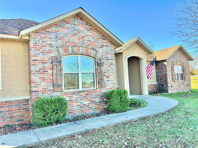 1714 E Old Military Road, Stigler, OK 74462