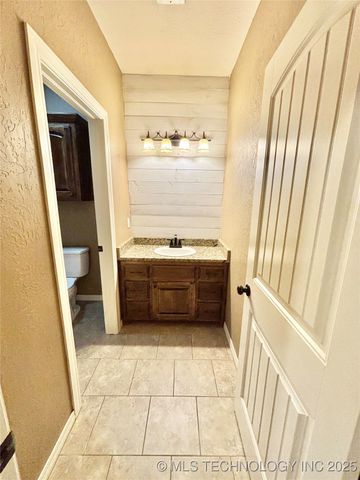 1714 E Old Military Road, Stigler, OK 74462