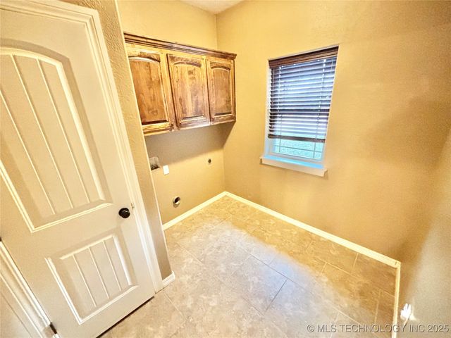 1714 E Old Military Road, Stigler, OK 74462