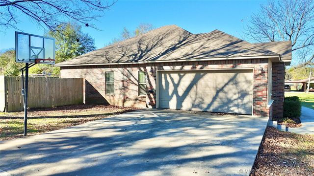 1714 E Old Military Road, Stigler, OK 74462