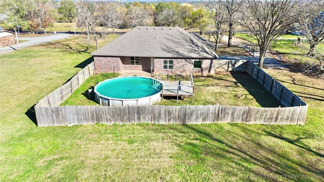 1714 E Old Military Road, Stigler, OK 74462