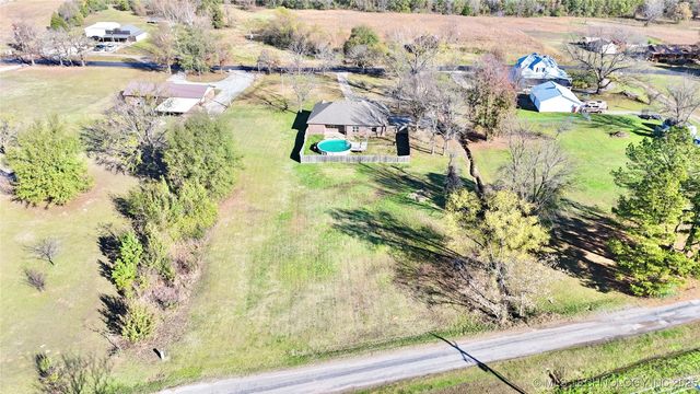 1714 E Old Military Road, Stigler, OK 74462