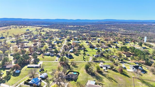 1714 E Old Military Road, Stigler, OK 74462