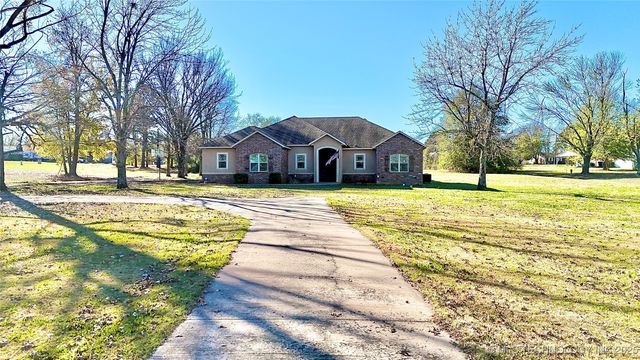 1714 E Old Military Road, Stigler, OK 74462