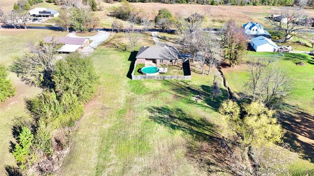1714 E Old Military Road, Stigler, OK 74462