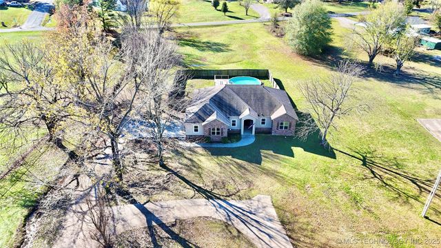 1714 E Old Military Road, Stigler, OK 74462