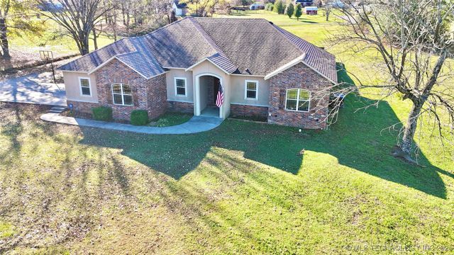 1714 E Old Military Road, Stigler, OK 74462