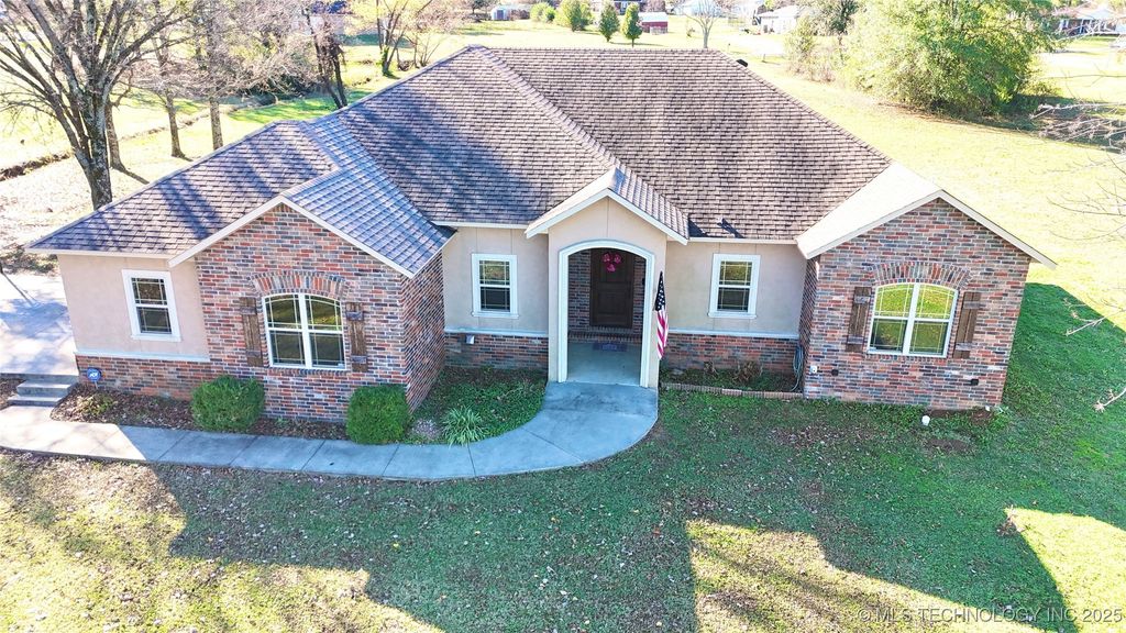 1714 E Old Military Road, Stigler, OK 74462