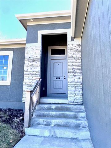 803 NW Hickory Ridge Drive, Grain Valley, MO 64029