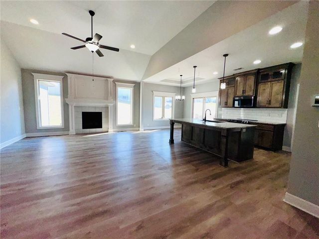 803 NW Hickory Ridge Drive, Grain Valley, MO 64029