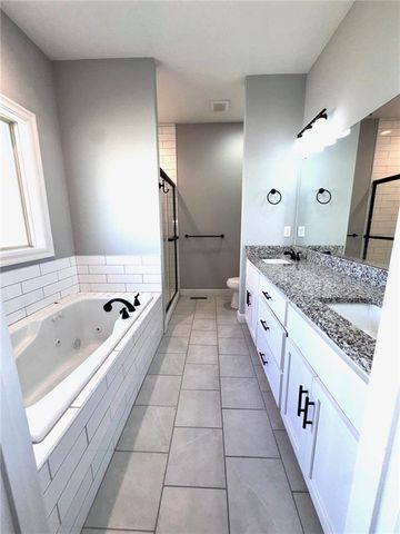 803 NW Hickory Ridge Drive, Grain Valley, MO 64029