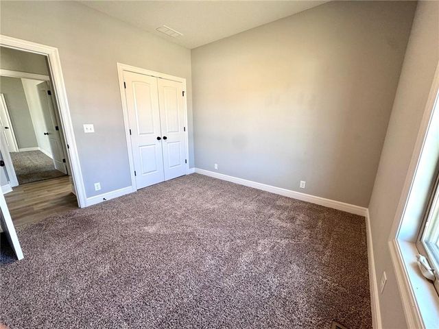 803 NW Hickory Ridge Drive, Grain Valley, MO 64029