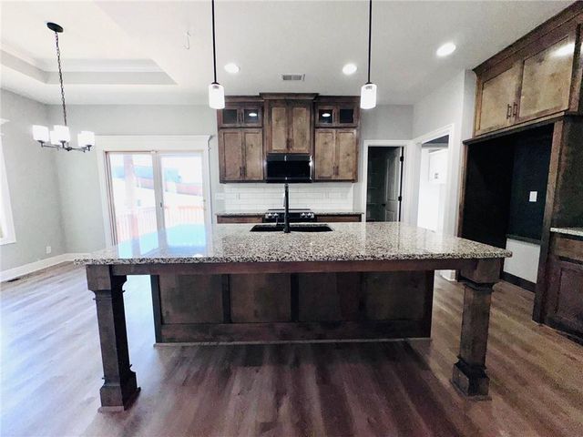 803 NW Hickory Ridge Drive, Grain Valley, MO 64029