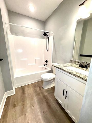 803 NW Hickory Ridge Drive, Grain Valley, MO 64029
