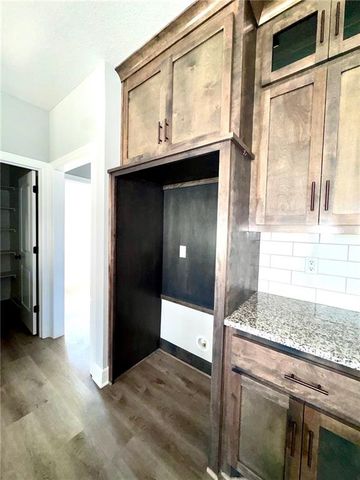 803 NW Hickory Ridge Drive, Grain Valley, MO 64029