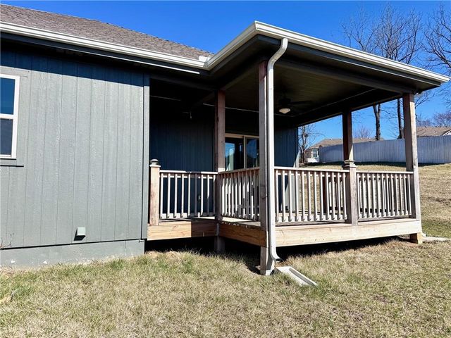 803 NW Hickory Ridge Drive, Grain Valley, MO 64029