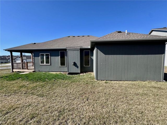 803 NW Hickory Ridge Drive, Grain Valley, MO 64029