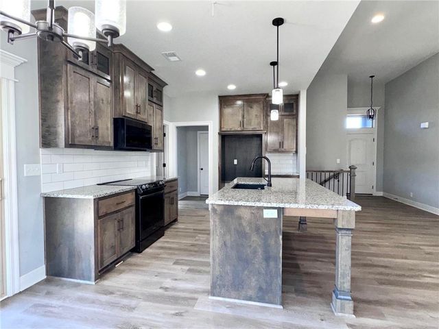 803 NW Hickory Ridge Drive, Grain Valley, MO 64029