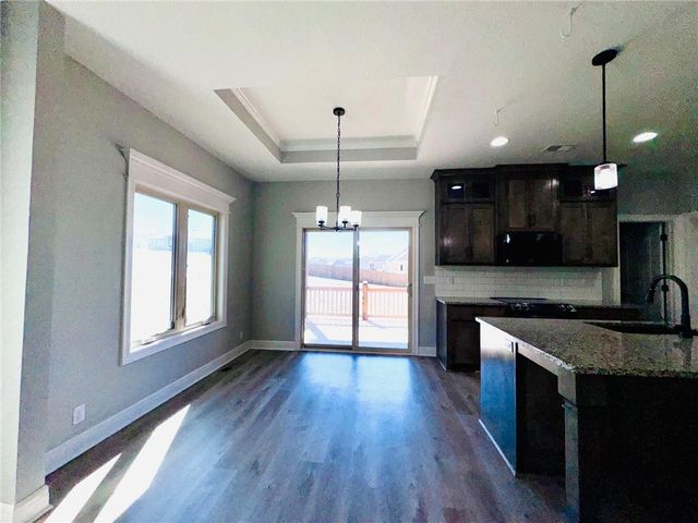 803 NW Hickory Ridge Drive, Grain Valley, MO 64029