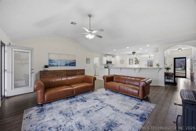 14902 E 370 Road, Claremore, OK 74017