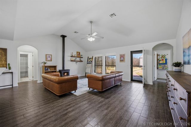 14902 E 370 Road, Claremore, OK 74017