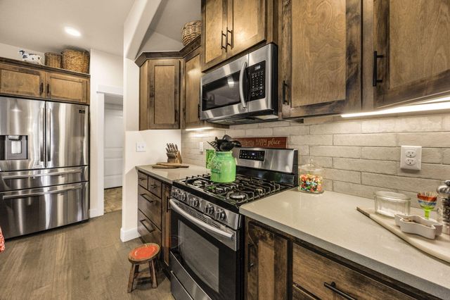 205 Oak Knoll Way, Jacksonville, OR 97530
