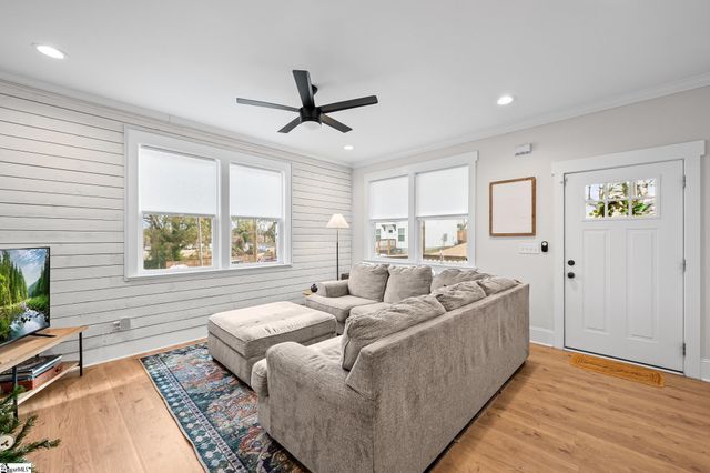 14 Blackwood Street, Greenville, SC 29611