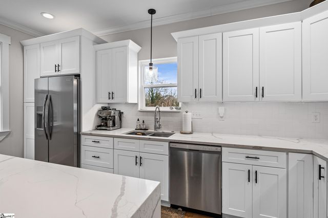 14 Blackwood Street, Greenville, SC 29611