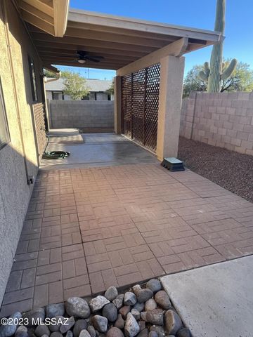 9641 N Gyor Place, Tucson, AZ 85742