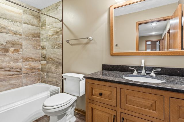6990 Skyview Trail, Roscoe, IL 61073