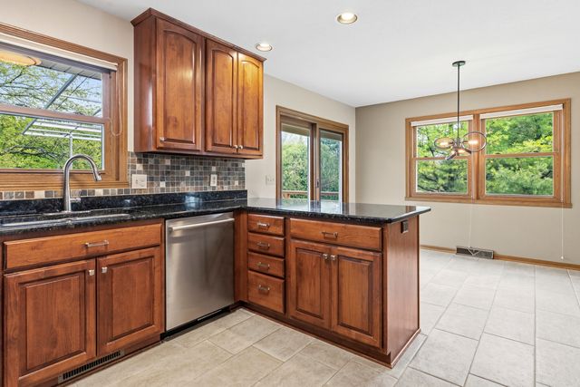 6990 Skyview Trail, Roscoe, IL 61073