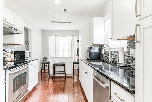 944 N Pine Street, Olathe, KS 66061