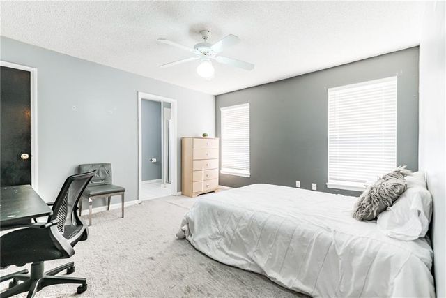 944 N Pine Street, Olathe, KS 66061