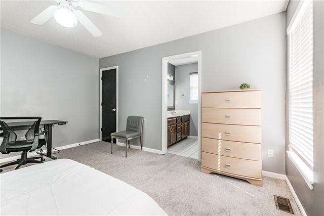 944 N Pine Street, Olathe, KS 66061