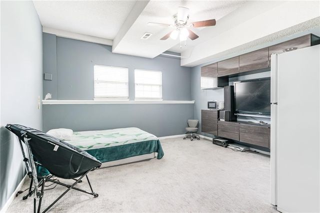 944 N Pine Street, Olathe, KS 66061