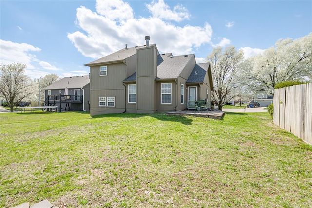 944 N Pine Street, Olathe, KS 66061