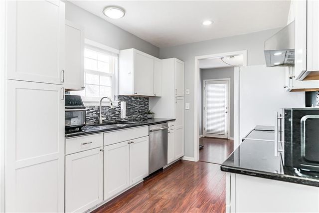 944 N Pine Street, Olathe, KS 66061