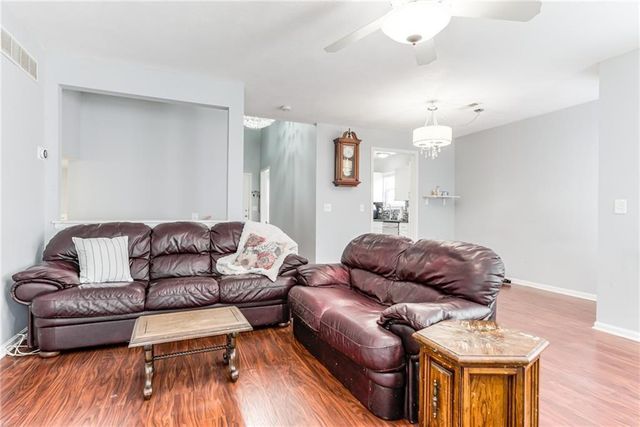 944 N Pine Street, Olathe, KS 66061