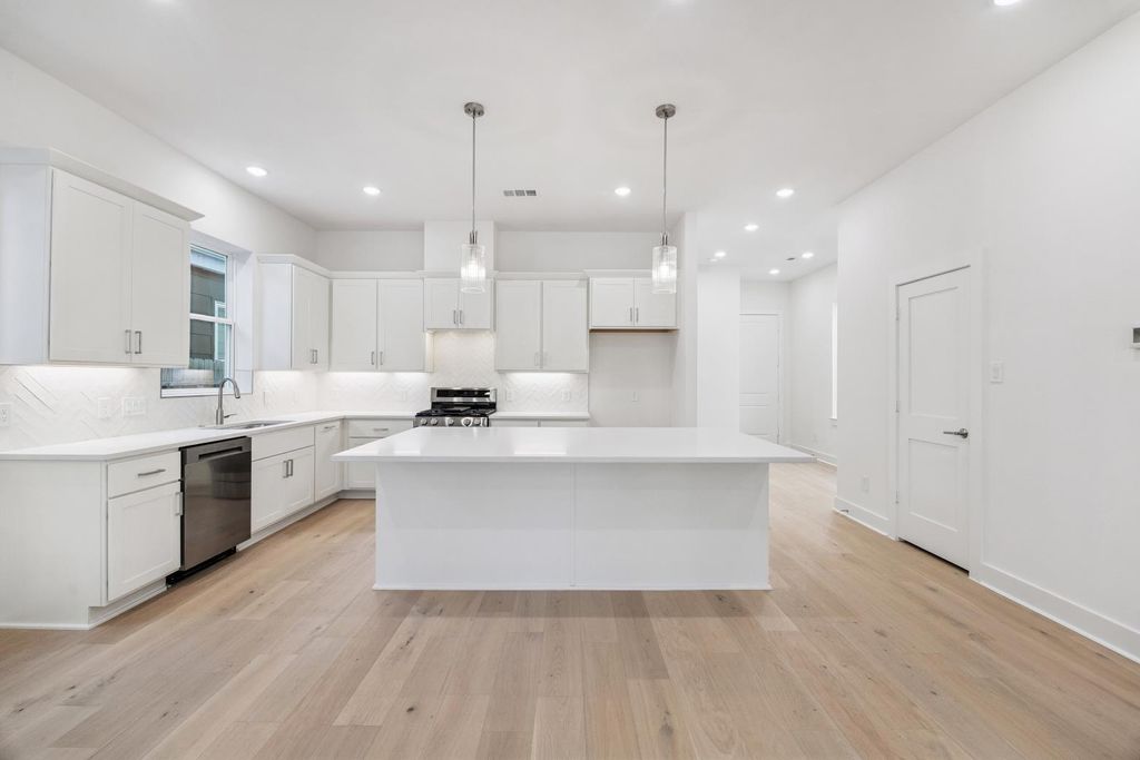 1321 Alexander Street, Houston, TX 77008