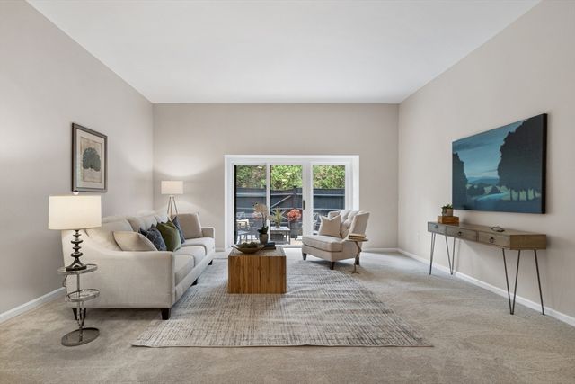100 Keyes Rd 218, Concord, MA 01742
