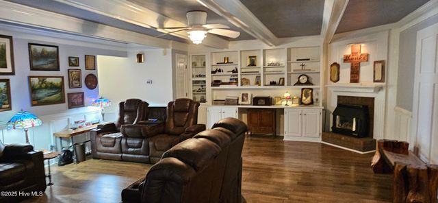 101 W Arrowhead Drive, Clinton, NC 28328