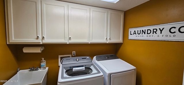 101 W Arrowhead Drive, Clinton, NC 28328