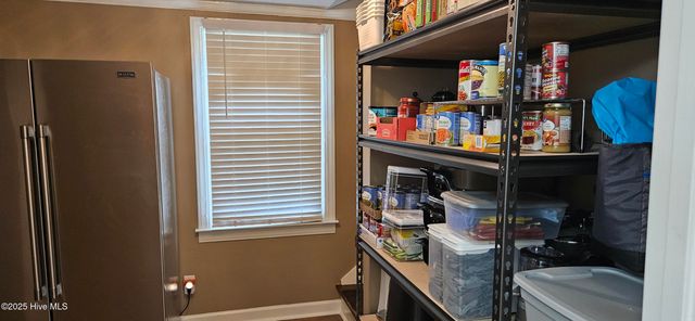 101 W Arrowhead Drive, Clinton, NC 28328