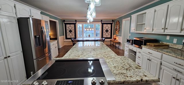 101 W Arrowhead Drive, Clinton, NC 28328