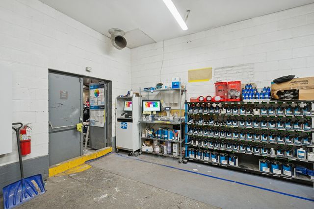 3263 W Fullerton Avenue, Chicago, IL 60647