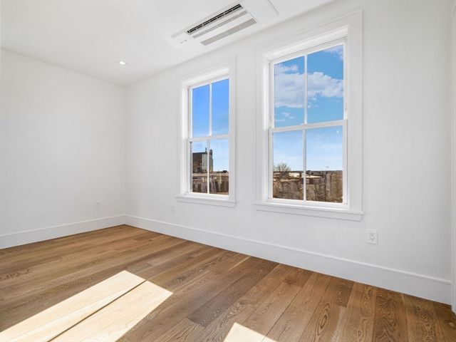 561 East Broadway 561, Boston, MA 02127