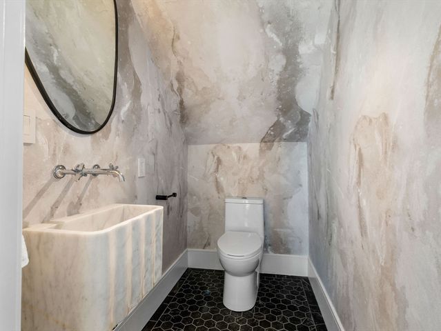 561 East Broadway 561, Boston, MA 02127